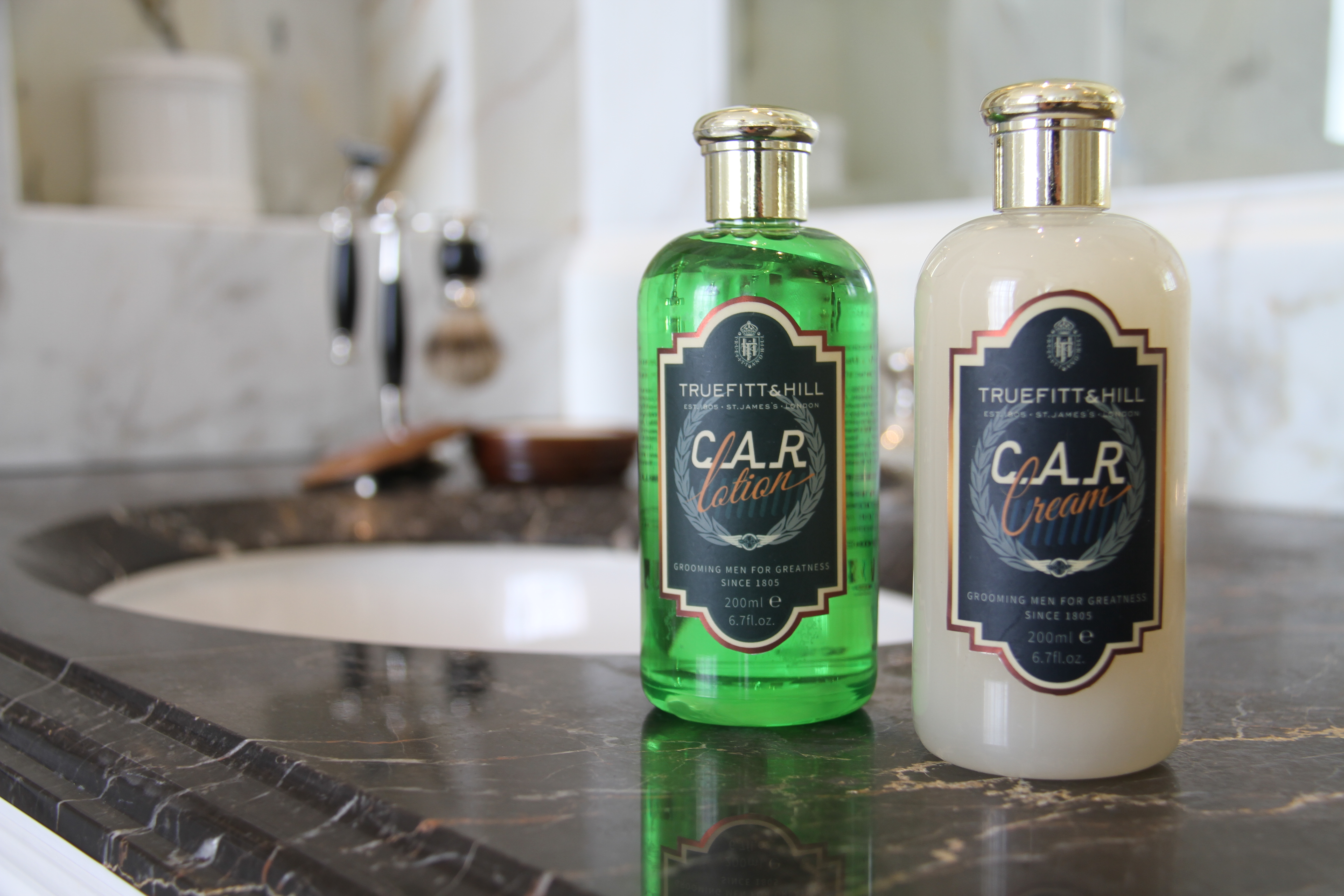 Sportwagen-PR: Die Morgan Motor Company arbeitet mit Truefitt & Hill zusammen, um ikonische Haarprodukte für Gentleman-Fahrer wiederzubeleben. Markteinführung beim Concours of Elegance